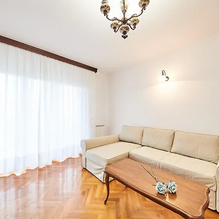 Apartment Bella *