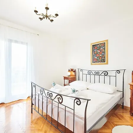 Apartment Bella *