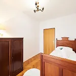 Bella